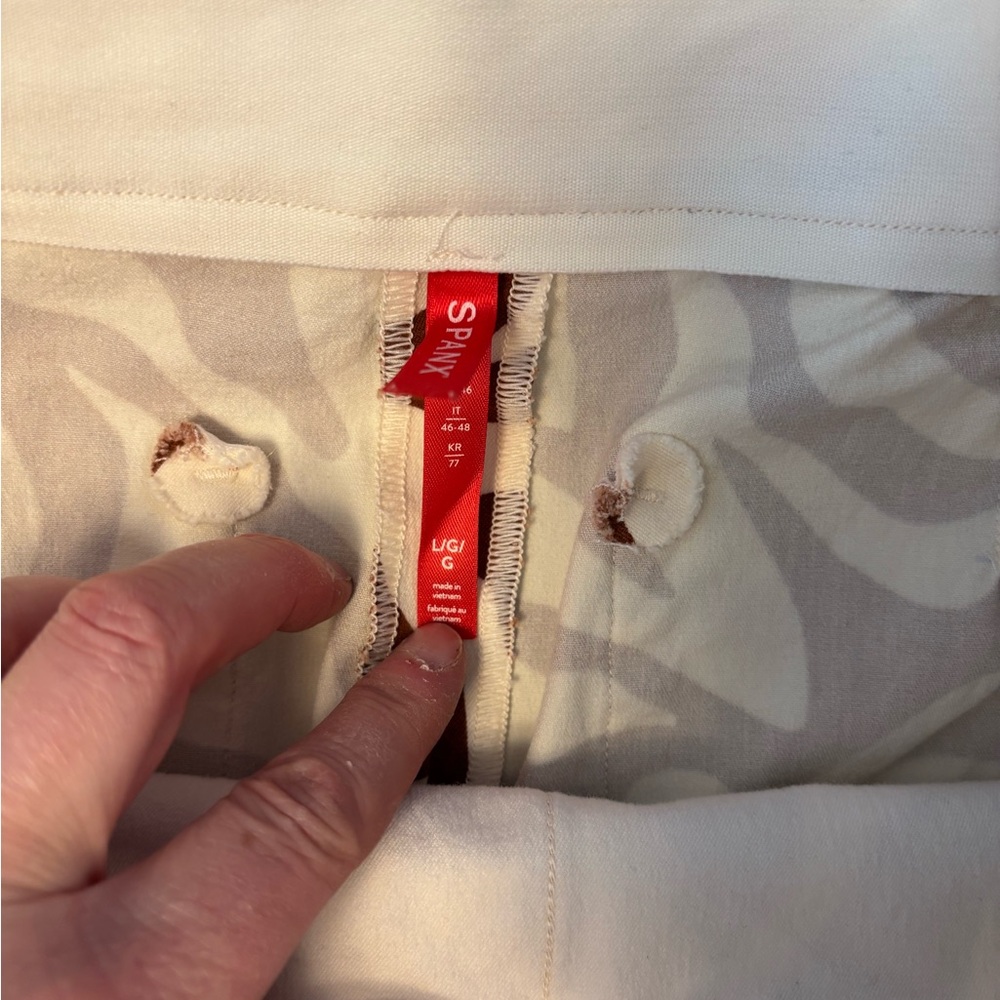 SPANX On-the-Go Printed Shorts in a zebra pattern. Brown and white L pull on - Picture 4 of 4